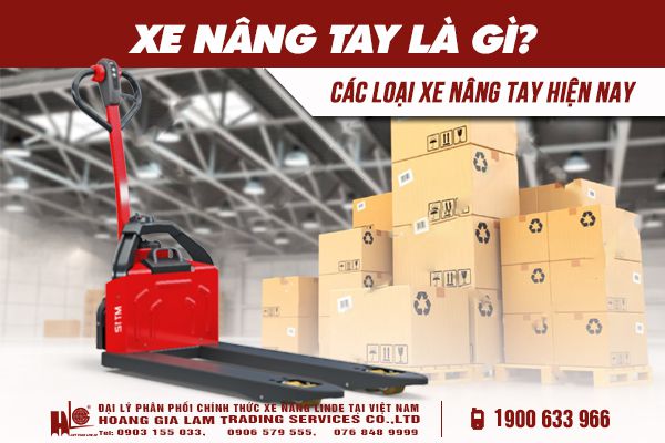 Xe nâng tay là loại xe nâng thông dụng có kích thước nhỏ gọn, cùng thiết kế đơn giản và chủ yếu là các xe nâng tay cơ, nghĩa là dùng tay để thực hiện kéo và nâng hạ hàng hóa. Tùy theo cách thức hoạt động, kiểu dáng, động cơ mà xe nâng được chia ra thành nhiều loại có các mức giá khác nhau. Các ưu điểm nổi bật nhất có thể kể đến khi dùng xe nâng tay như: Thiết kế nhỏ gọn, vừa tầm và mang lại cảm giác thoải mái cho người sử dụng khi nâng ít hàng hóa Tay cầm được thiết kế 3 nấc: nâng, hạ, trung bình để điều khiển xe dễ dàng và êm ái chống rơi vỡ hàng hóa Thiết kế bánh xe vói khả năng chịu lực cao và tải trọng lớn Vòng bi trên bánh xe có thể chịu đươc tải trong lớn, chống bụi, chống nước tốt Tuổi thọ kéo dài, ít hư hỏng Ngày nay các loại xe nâng tay được nhiều làm nhiều loại nhằm đáp ứng, phục vụ tốt các nhu cấu nâng hạ.